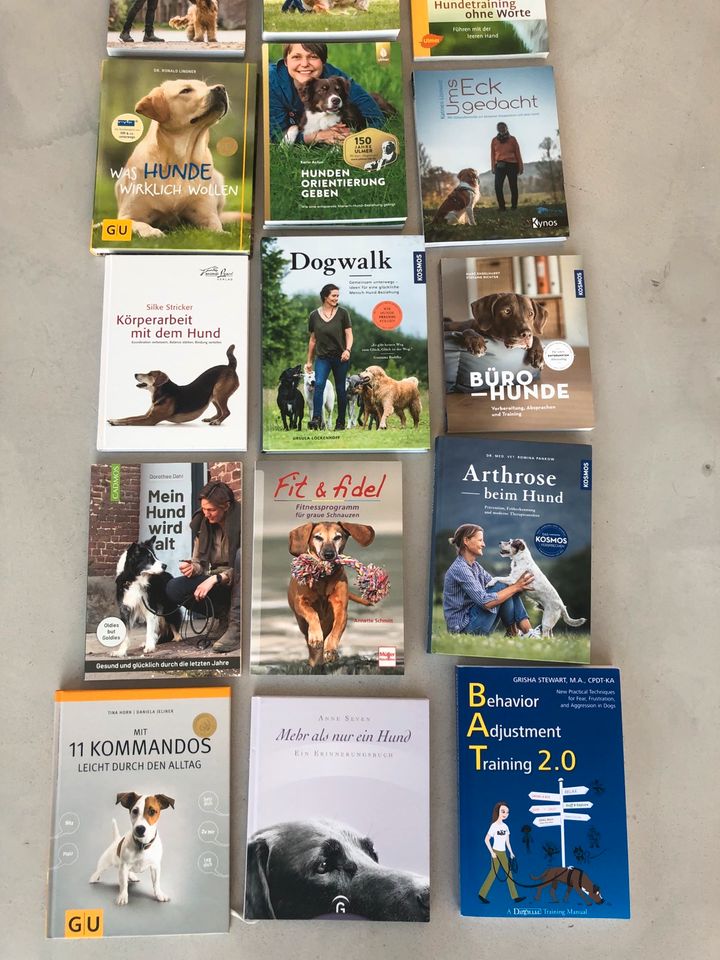 50 Bücher und ein Video für Hundehalter (einzeln zu verkaufen) in Hamburg