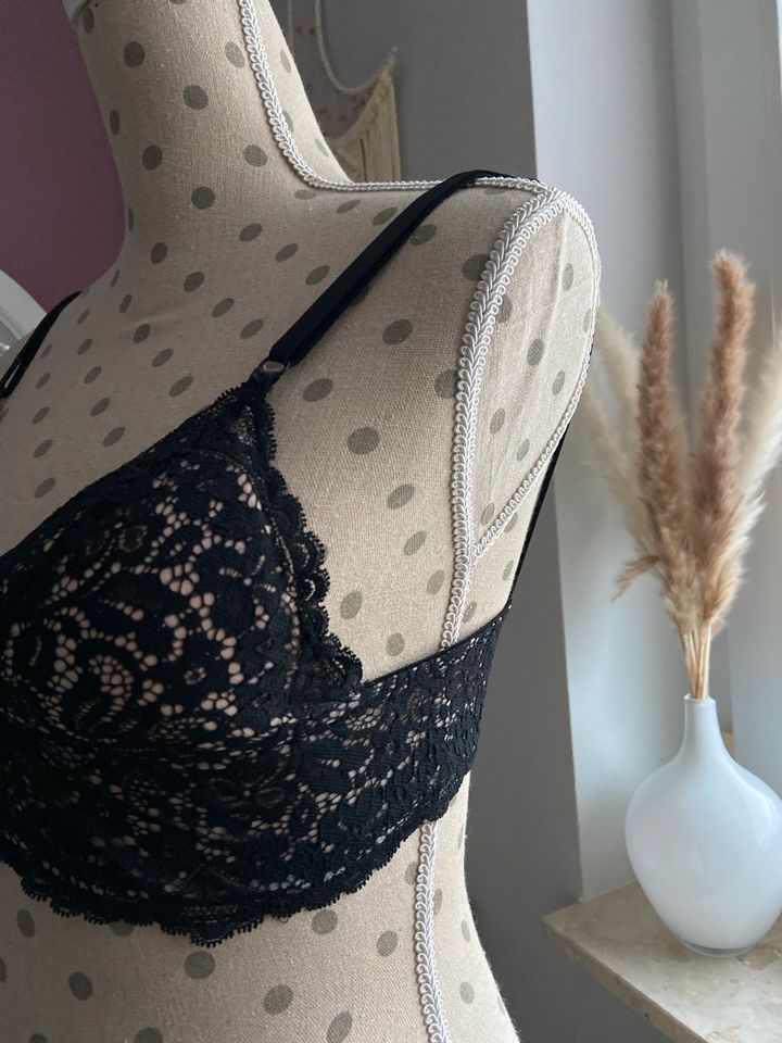 BH Hunkemöller schwarz mit Spitze in Halstenbek