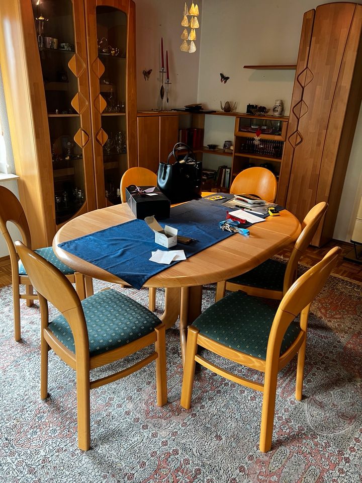Wohnzimmer Esstisch Stühle Wohnwand Schrank in Leutkirch im Allgäu
