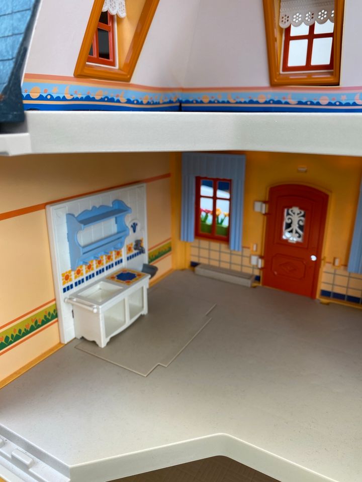 Playmobil Stadtvilla Haus gelb in Solingen