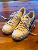 Puma Unisex Hallenturnschuhe Gr. 40 1/5 fast neu Nordrhein-Westfalen - Meinerzhagen Vorschau