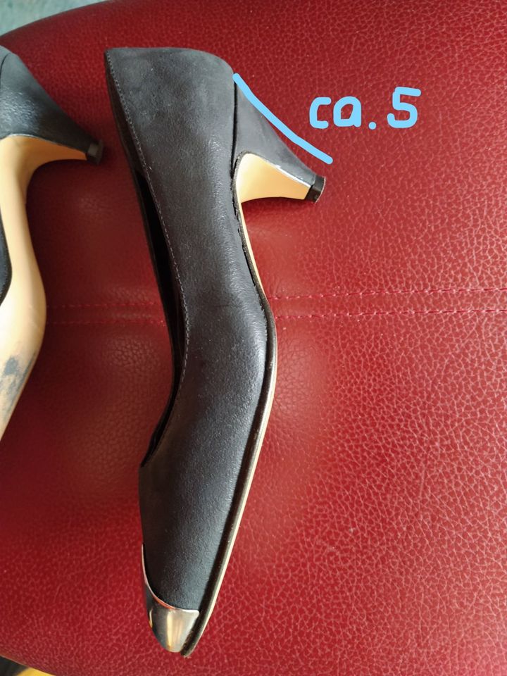 Damen Schuhe Pumps Made in Italy schwarz mit Metallspitzen Gr.37 in Berlin
