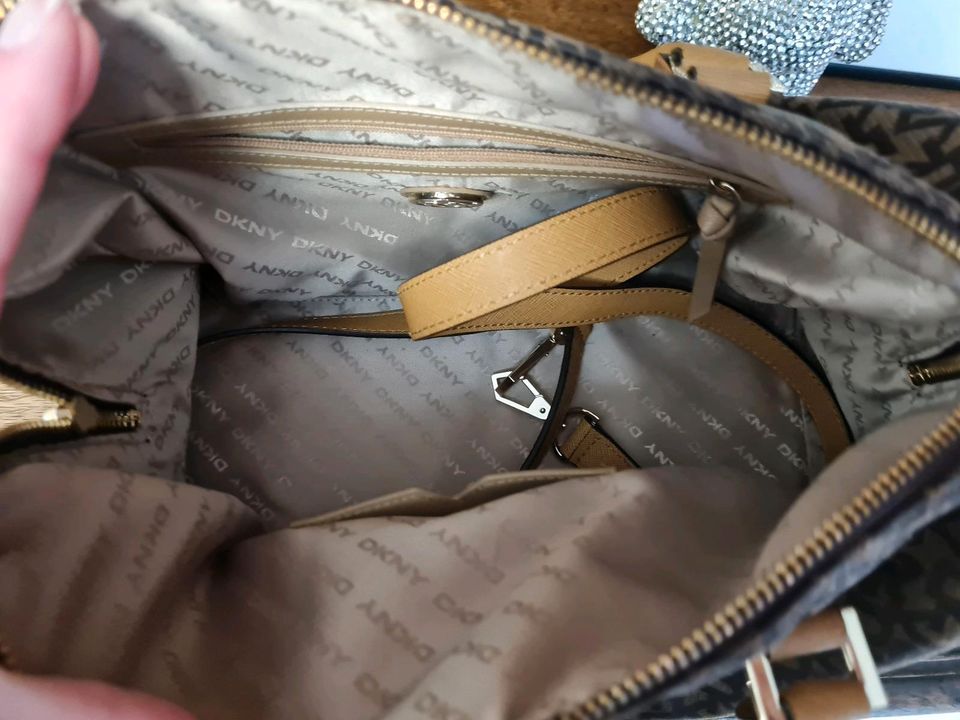 DKNY Handtasche in Lehrte