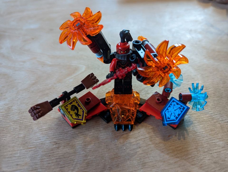 Lego Nexo Knights 70338 - GENERAL MAGMAR- vollständig mit OVP in Arnstein