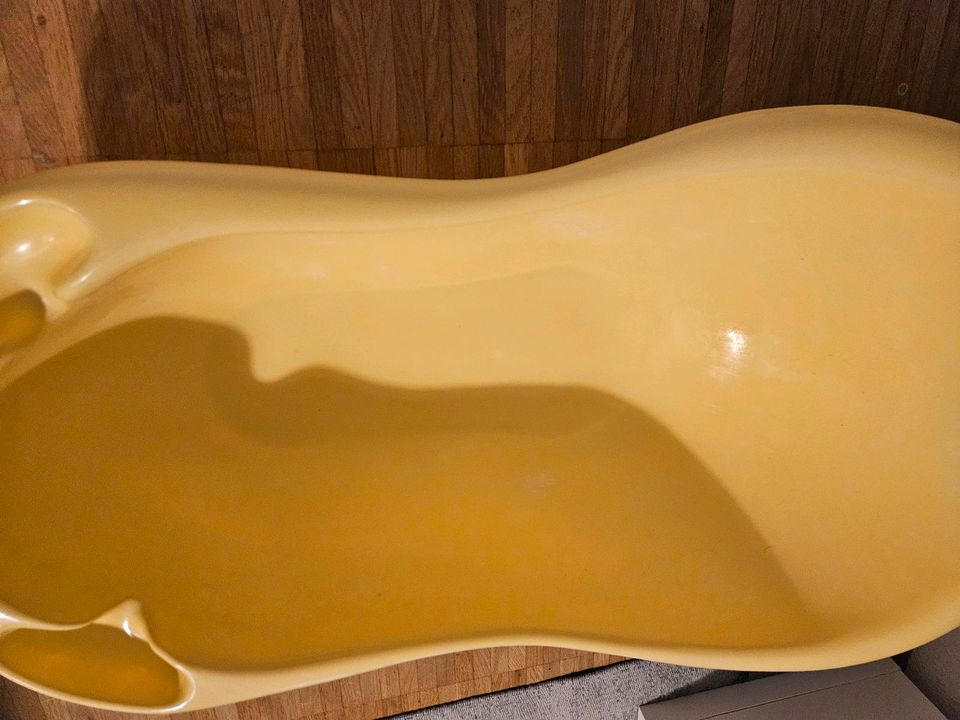 Baby Badewanne gelb aus Plastik in Radolfzell am Bodensee