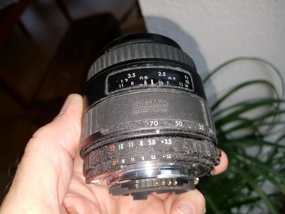 Sigma Autofokus Objektiv 28-70 mm/1:3,5 - 4,5 für Nikon Kleinbild in Dresden