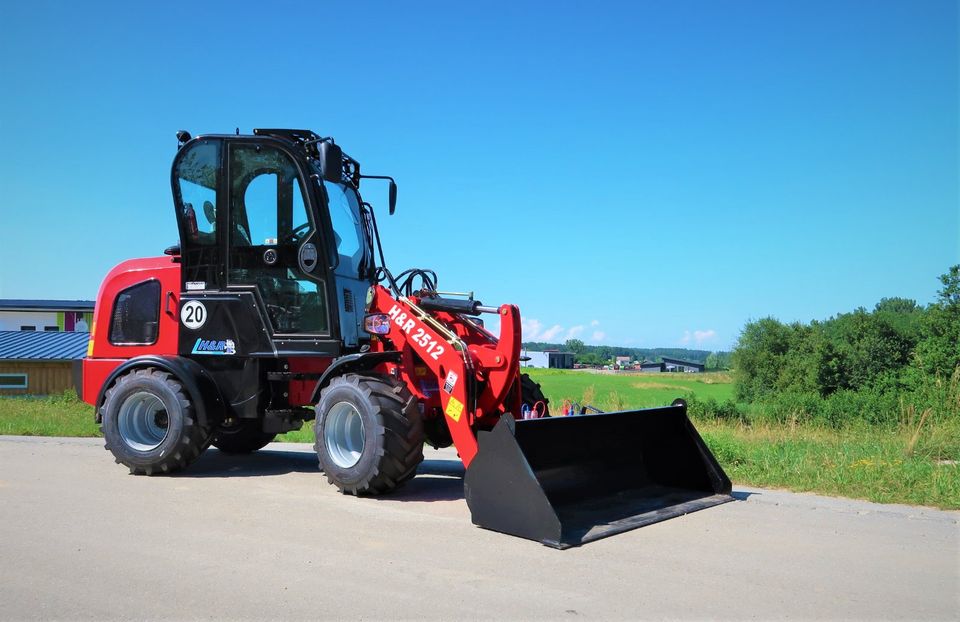 Hoflader Radlader H&R2512 mit Schnellwechsler, Gabel und Schaufel in Falkenberg