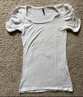Niedliche weißes Damen T-Shirt von Amisu Gr. 36 Sachsen - Hohndorf Vorschau
