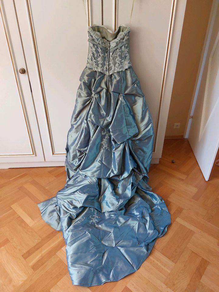 Abendkleid mit Schleppe, Hochzeitskleid, Brautkleid, Ballkleid in Waldmünchen