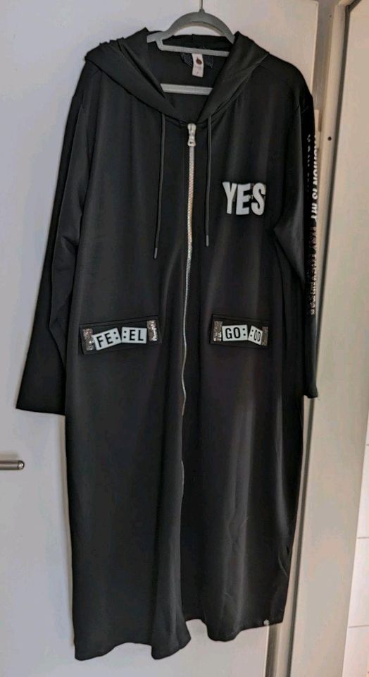 Tredy Shirt-Mantel schwarz Größe 4 mit Kapuze in Castrop-Rauxel