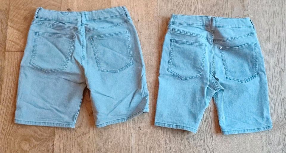 Res 2 graue kurze Jeans Shorts Bermudas wie neu Zwillinge H&M 140 in Köngen