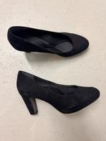 Tamaris Pumps schwarz 36 schlicht zeitlos elegant rund wie neu Stuttgart - Möhringen Vorschau