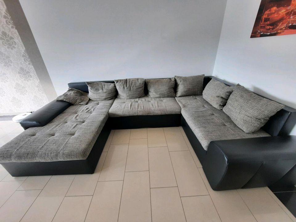 Schönes großes Sofa in U-Form in Löningen