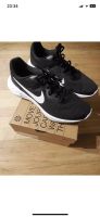 Nike Sneaker Turnschuhe Rev6 NN Größe 42 Mega! Hessen - Allendorf Vorschau