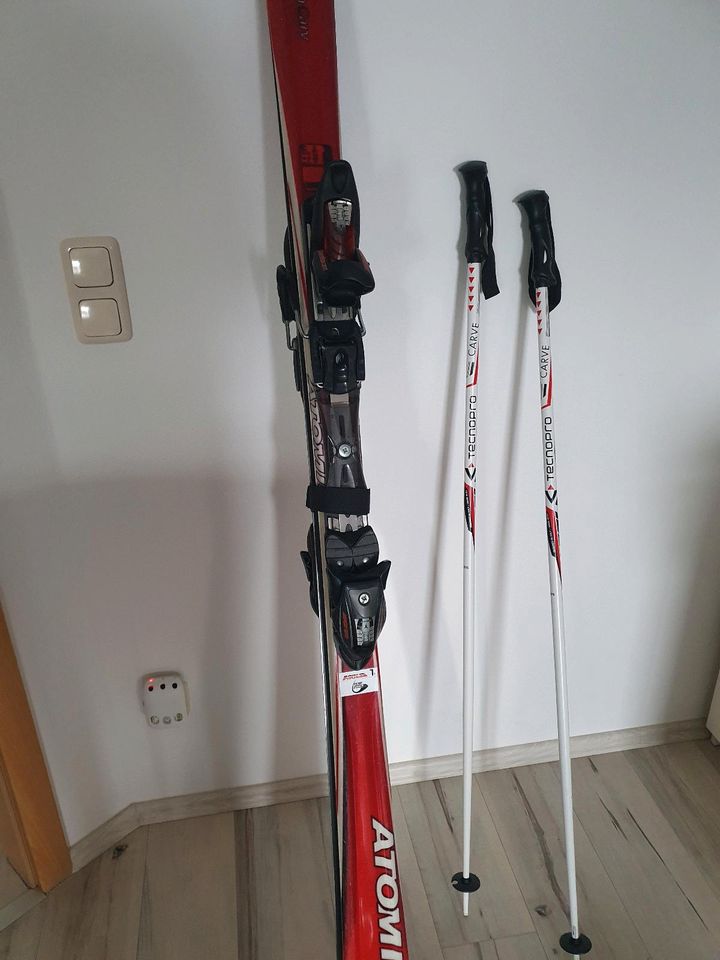 Ski inkl. Schuhe Gr. 29/29,5 und Stöcke + Skisack in Frankenhain b Geithain