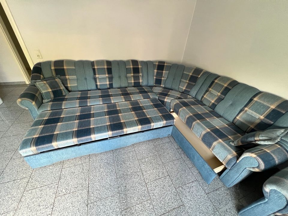Sofa mit Bettkasten und Schlaffunktion + Sessel in Bad Lippspringe