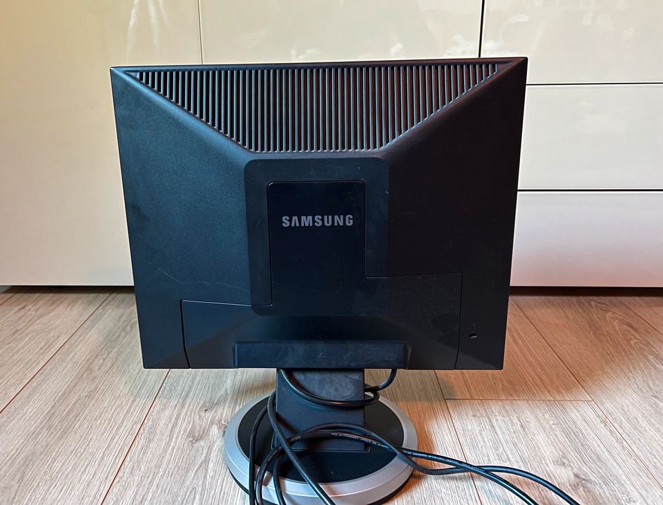 Monitor Samsung 19 Zoll VGA DVI HDMI fähig Top Zustand gepflegt in Köln