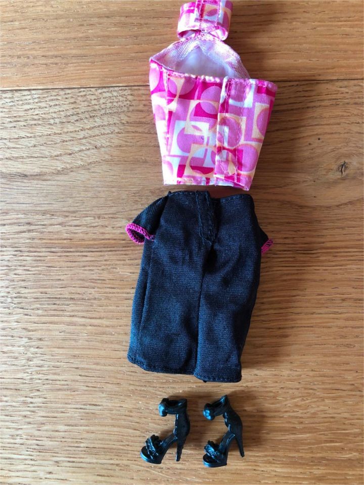 1,50 € Barbie Mattel Set: Neckholder Top + Rock + High Heels in Obing