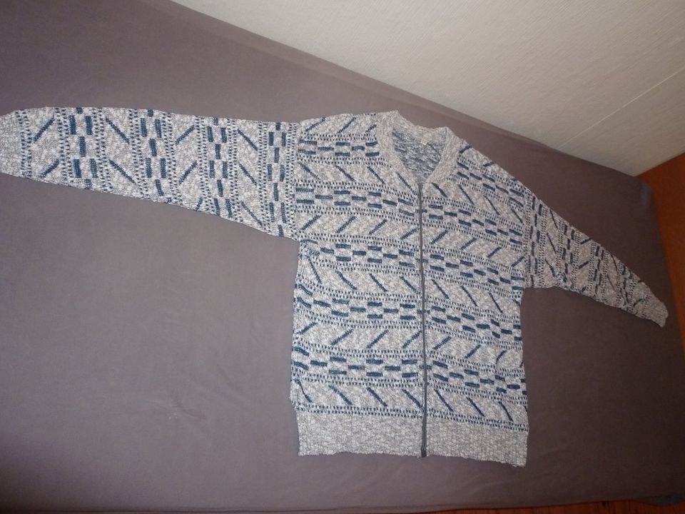 Strickjacke langarm mit Reißverschluß, beige-blau, Gr. L (52) in Nördlingen