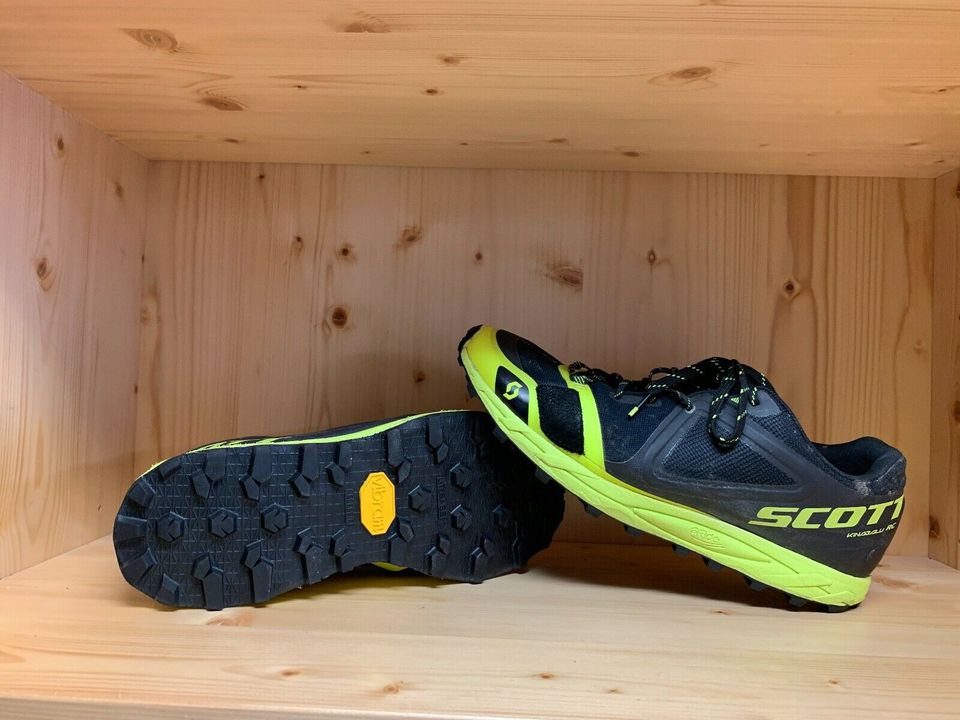 Neubesohlung Schuhe mit Vibram Lightbase  >  Inov8,  Nnormal in Bad Bayersoien