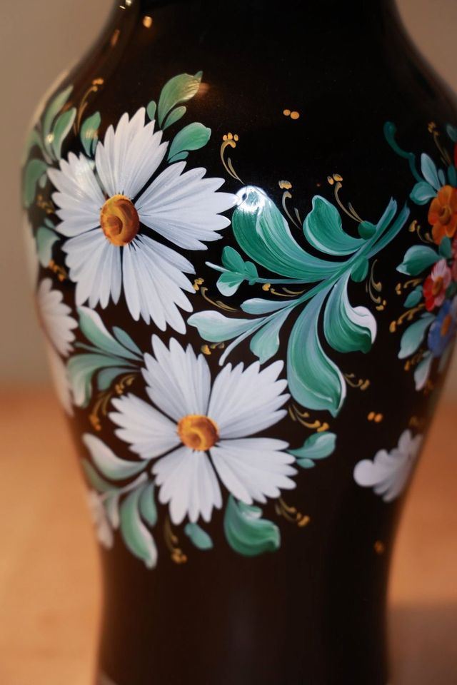 schwarze Glasvase Blumendekor handbemalt *** Hyalithglas Lavaglas in Straßkirchen