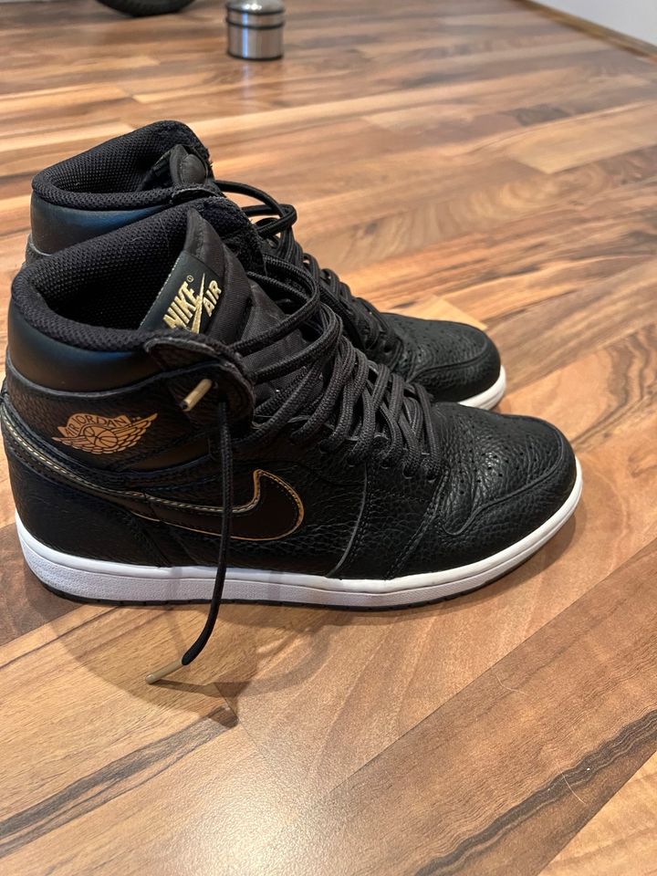 Jordan 1 Retro High City of Flight Gr. 41 in Grevenbroich