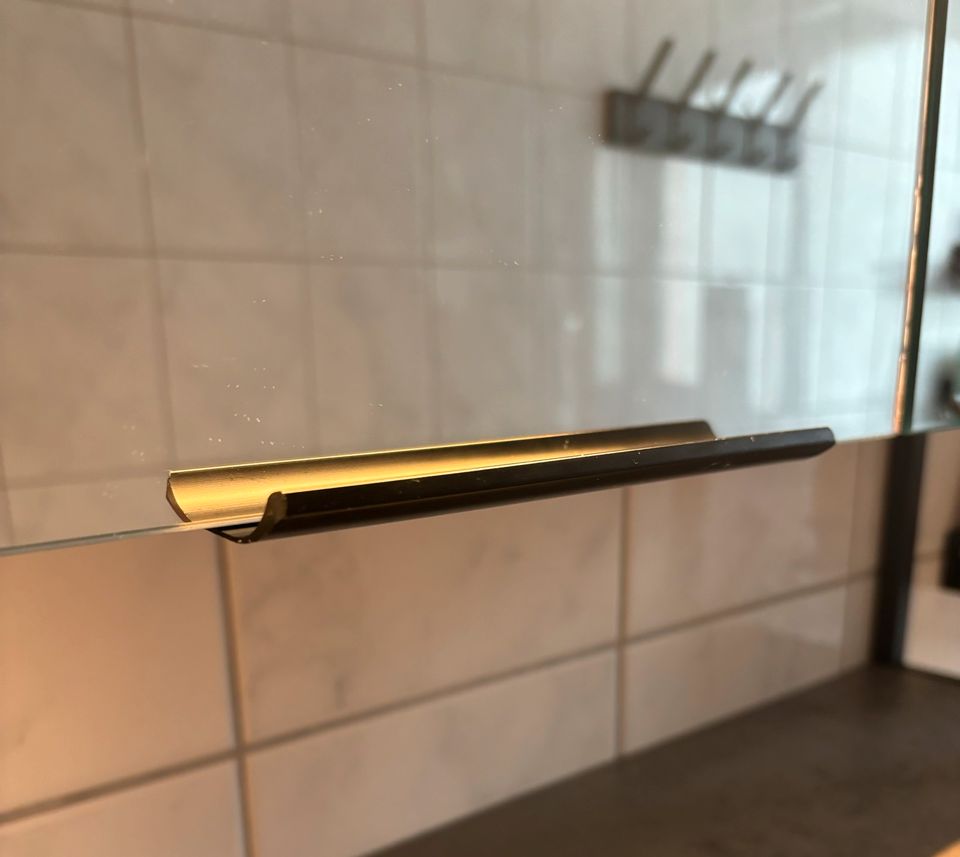 Spiegelschrank fürs Bad mit Licht leiste in Köln Vogelsang