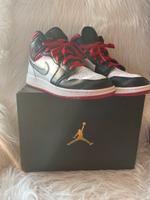 Sneaker Turnschuhe Nike Air Jorden Gr. 38 weiß, schwarz , rot Bayern - Weißenburg in Bayern Vorschau