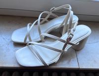 Sandalen mit Absatz (Stradivarius) Köln - Ehrenfeld Vorschau