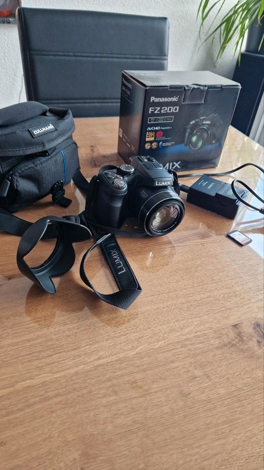 Panasonic Lumix FZ200 Kamera in Laupheim