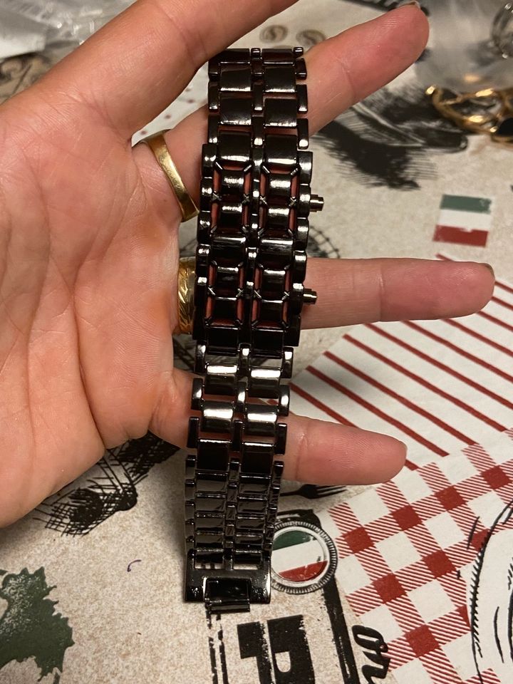 Neue moderne Armbanduhr 19 cm in Taufkirchen München