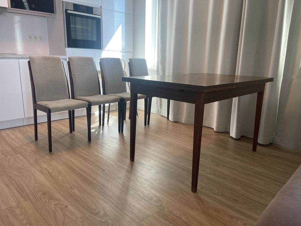 Esstisch mit 4 Stühlen in Berlin