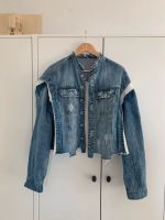 oversized Jeansjacke mit weißen Details in zerissener Optik Stuttgart - Zuffenhausen Vorschau