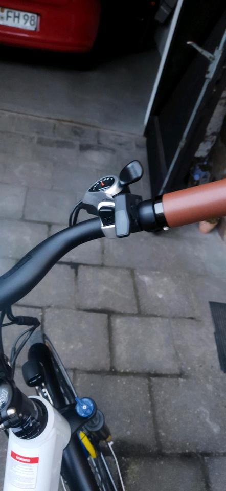verkaufe ein sehr gut erhaltenes E-Bike 27,5 Zoll Bereifung in Trebsen