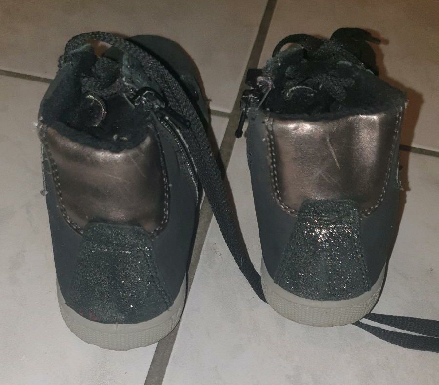 Wunderschöne schwarze, gefütterte Schuhe Gr. 31 von Elefanten in Adelsheim