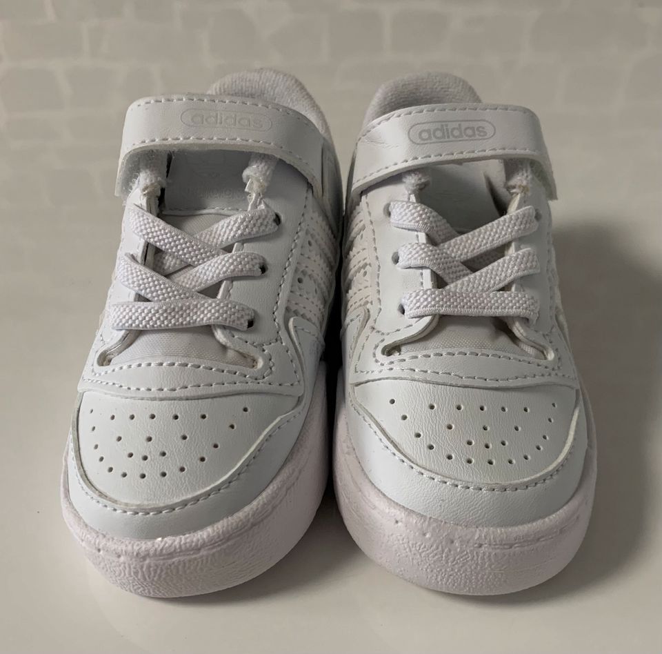Adidas Originals Baby Schuhe Größe 21 NEU!!! in Baesweiler