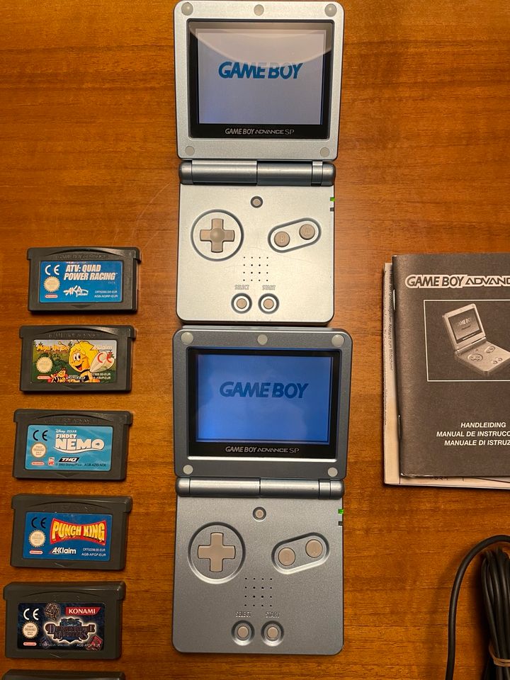 2 Stk. Nintendo Game Boy Advance SP inkl. Spiele + Batterien in Wiesbaden