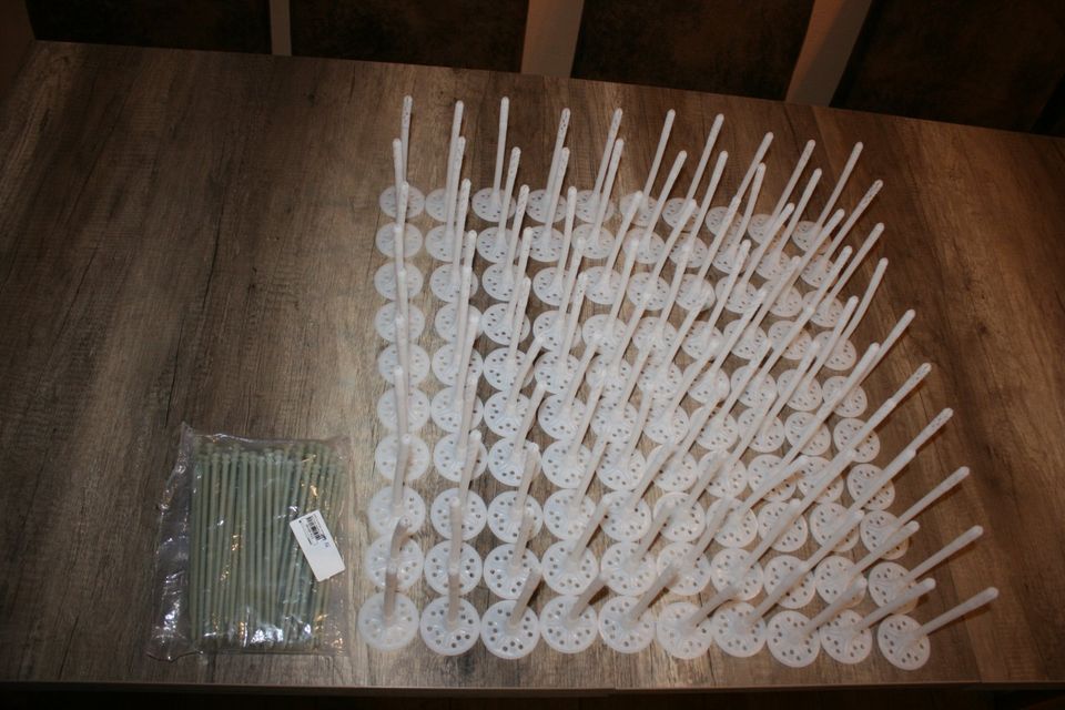 100 Dämmstoffdübel Tellerdübel mit 98 Kunststoffnägeln in Zirchow