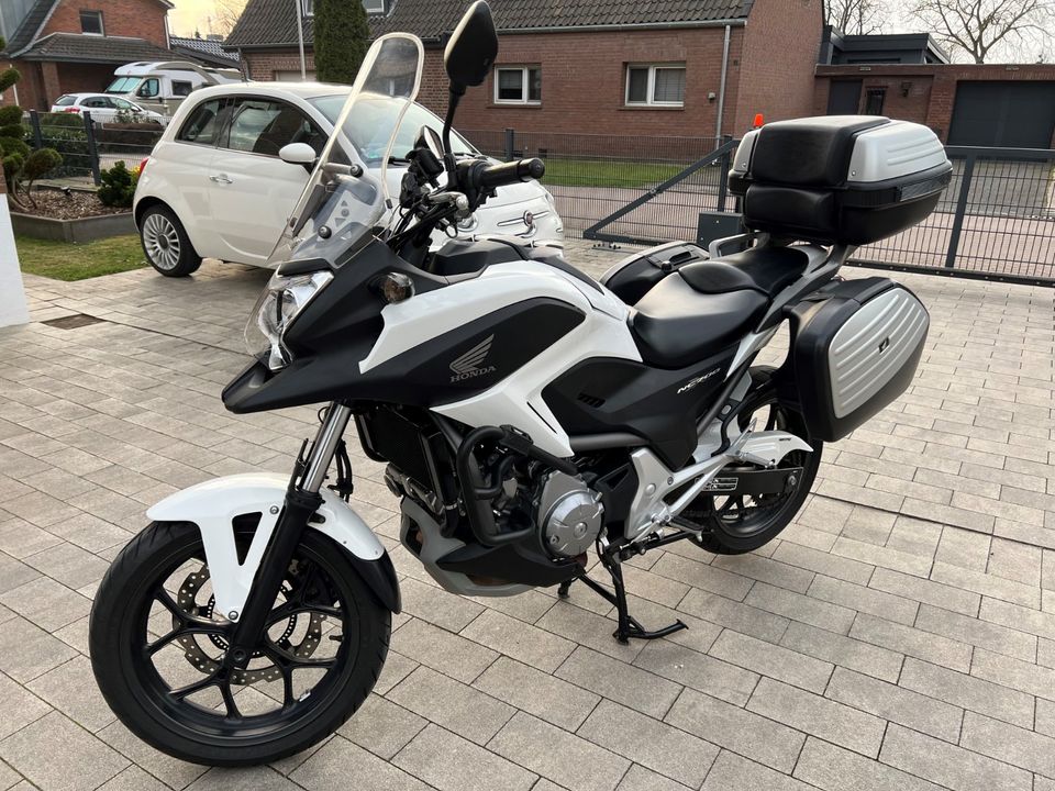 Honda NC700X mit vielen Zubehörteilen aus 1.Hand im TOP-Zustand! in Emmerich am Rhein