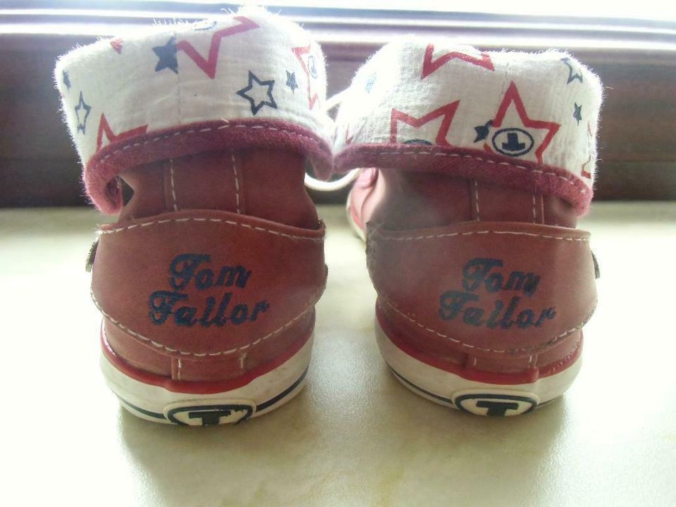 Tom Tailor Sneakers, rot mit Sternen, Gr. 33 - top Zustand in Drebach