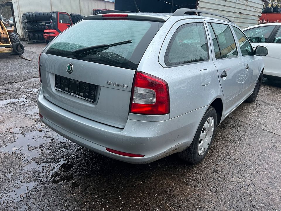 Tür Skoda Octavia 1Z Kombi hinten rechts silber LA7W in Wilnsdorf