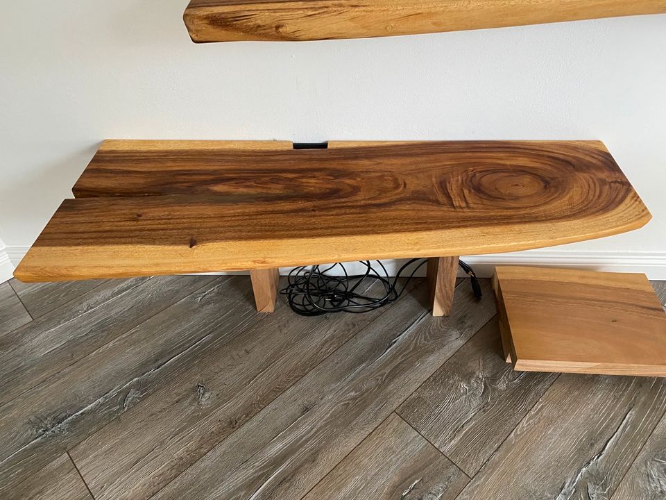 Regalboden TV Board Akazie massiv Holz Unikat in Meinerzhagen