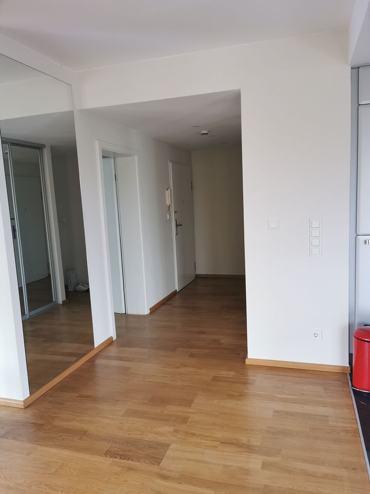 Moderne 2 Zimmer Wohnung komplett renoviert und möbliert in Berlin