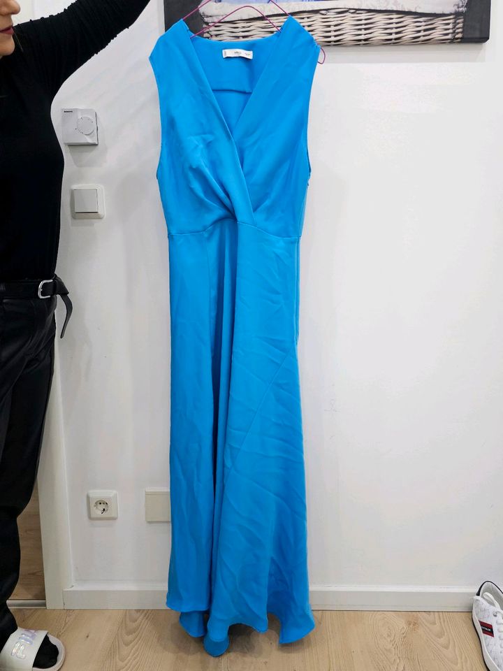 Kleidung Kleider Röcke Short Hosen in Mönchengladbach