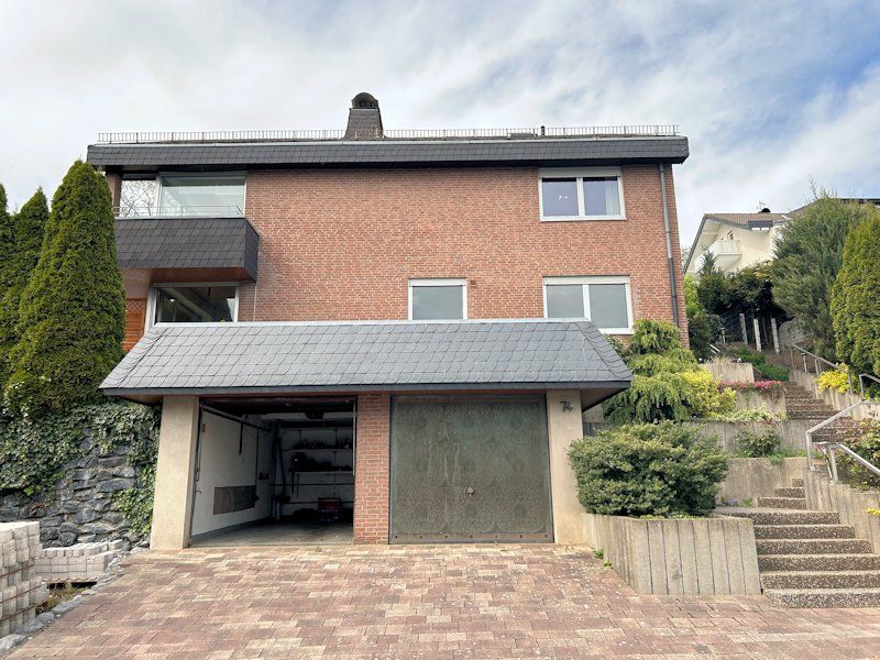 Viel Platz und Möglichkeiten: Großzügiges Zweifamilienhaus mit Doppelgarage und tollem Blick in die Natur in Warstein-Sichtigvor! in Warstein