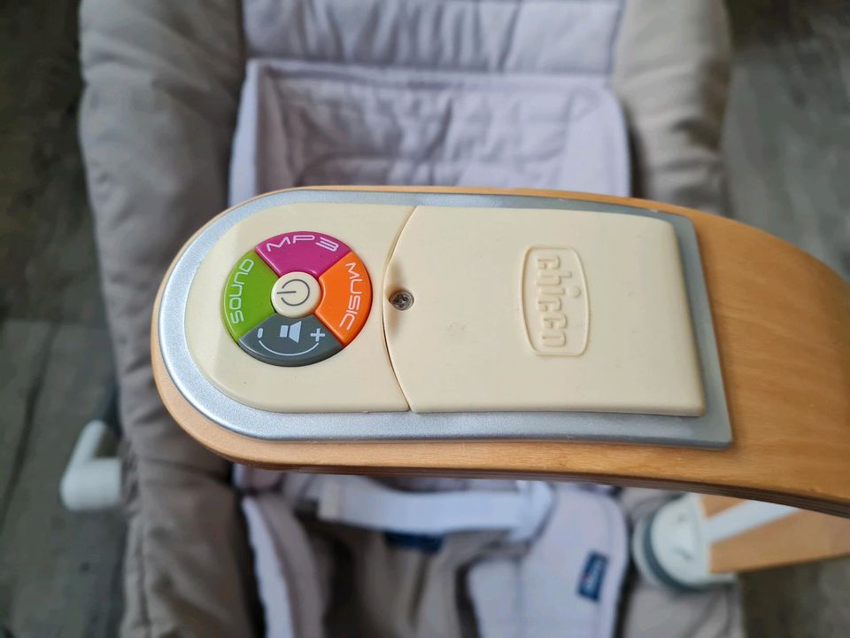 Chicco Baby Wippe mit Musik beige bis 6Mon/9kg in Hörselberg-Hainich