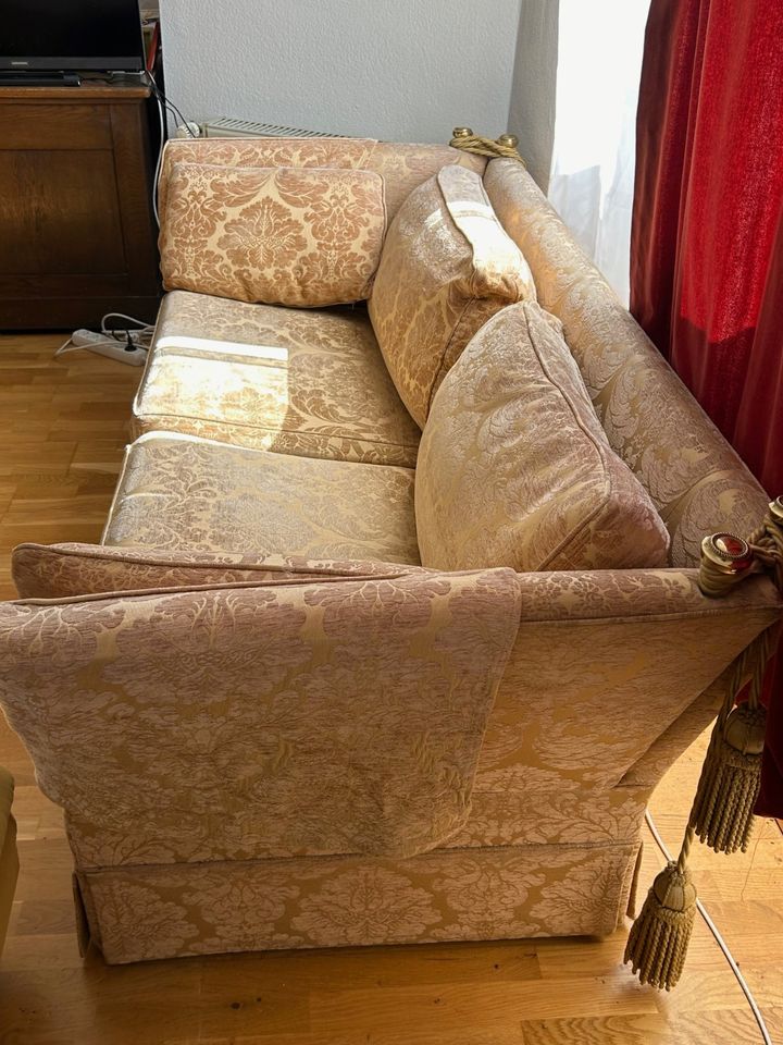 Sofa Couch Polstermöbel Zweisitzer Englisches Sofa in Leipzig