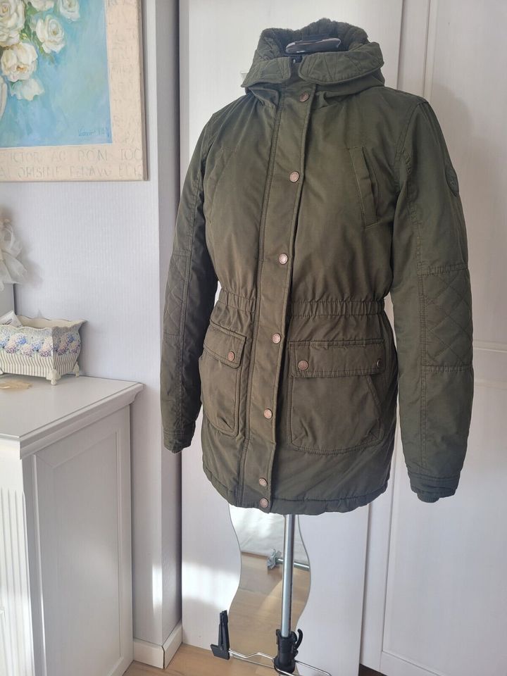 Review Jacke Gr.152-158 Winterjacke Parka Kapuzel Mädchen in Friedberg (Hessen)