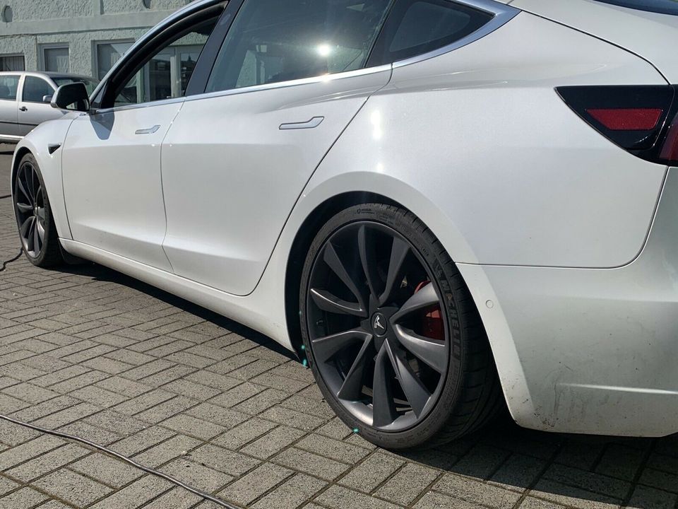 Tesla Model 3 KW Gewindefahrwerk in Schorfheide