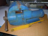 Industrie Schraubstock “LES“ DDR, Parallelschraubstock, 34 Kg, Dresden - Pieschen Vorschau